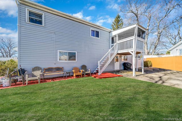 27 Trader Lane, Brentwood, NY 11717