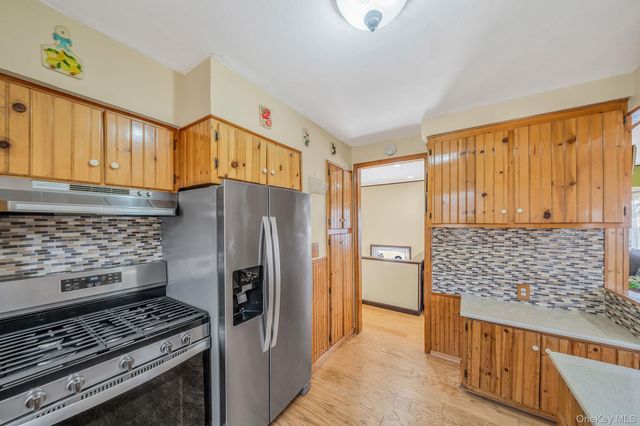 27 Trader Lane, Brentwood, NY 11717