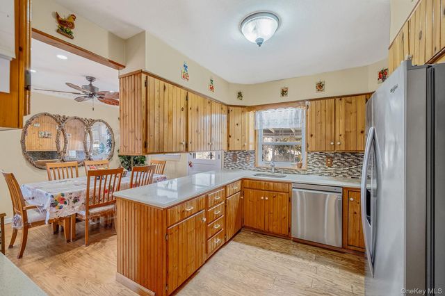 27 Trader Lane, Brentwood, NY 11717