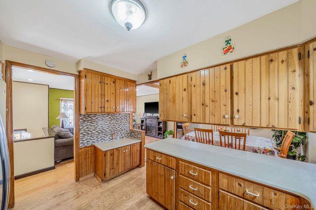 27 Trader Lane, Brentwood, NY 11717