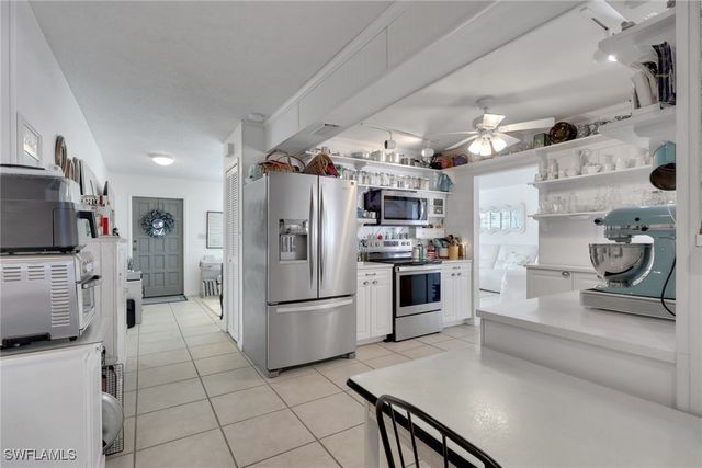 605 101st AVE N, Naples, FL 34108