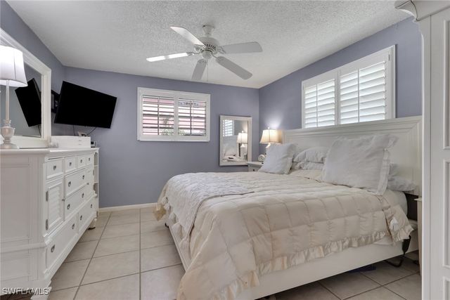 605 101st AVE N, Naples, FL 34108