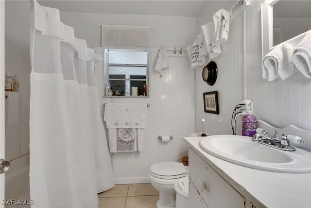 605 101st AVE N, Naples, FL 34108