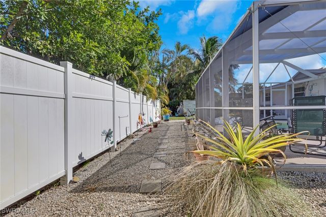 605 101st AVE N, Naples, FL 34108