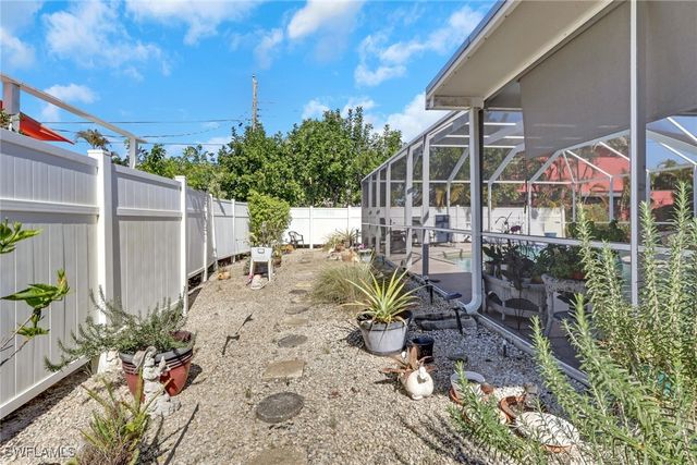 605 101st AVE N, Naples, FL 34108