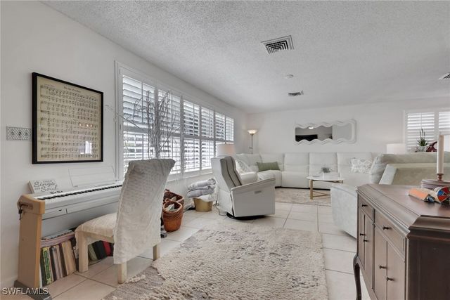 605 101st AVE N, Naples, FL 34108