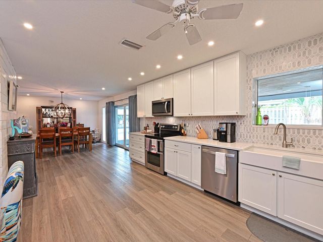 1511 89TH STREET NW, Bradenton, FL 34209