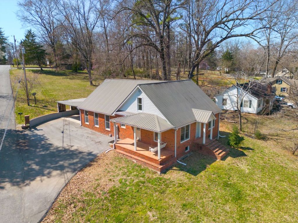 301 Westwood Dr, Mcminnville, TN 37110