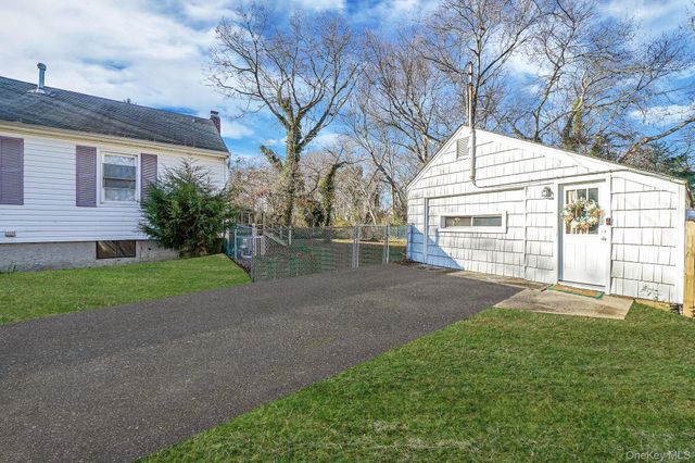 91 Tower Street, Sayville, NY 11782