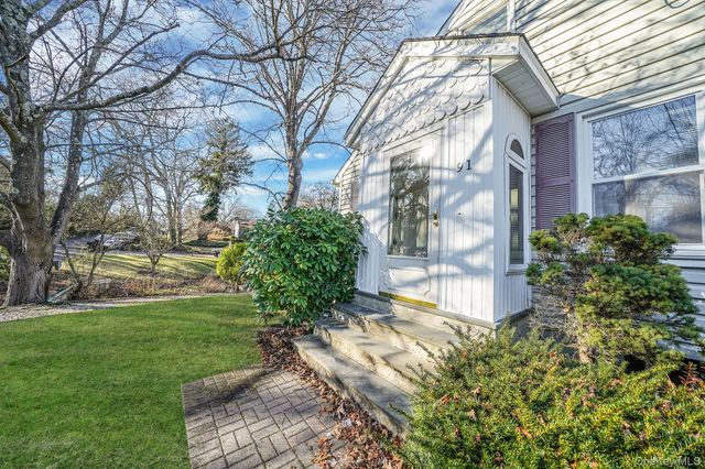 91 Tower Street, Sayville, NY 11782