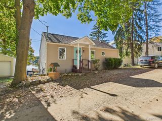 408 Peninsula Drive, Columbiaville, MI 48421