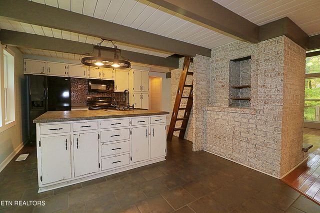 253 Hilltop Drive, Oneida, TN 37841