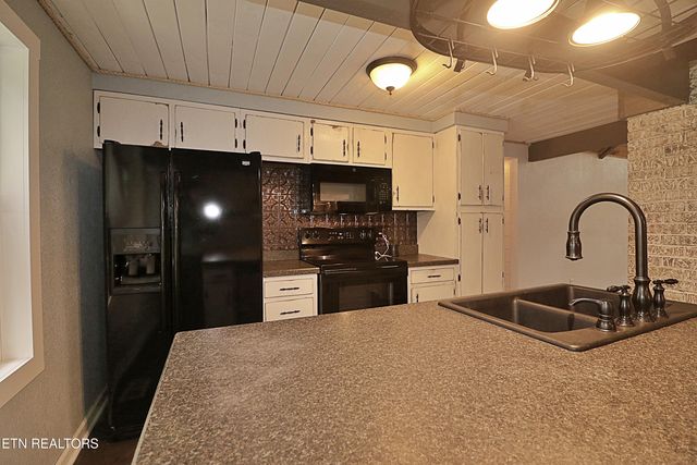 253 Hilltop Drive, Oneida, TN 37841