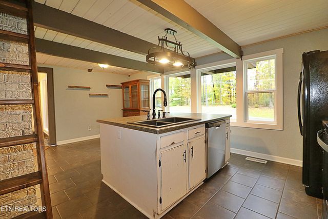 253 Hilltop Drive, Oneida, TN 37841