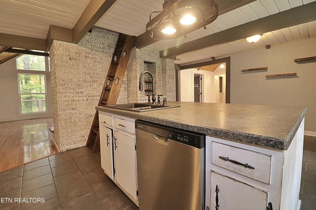 253 Hilltop Drive, Oneida, TN 37841