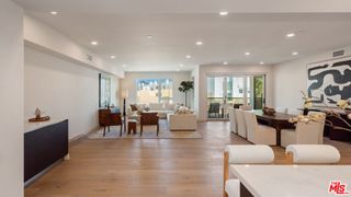 505 Barrington 302, Los Angeles, CA 90049