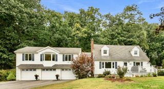 51 Queensland Rd, Billerica, MA 01862