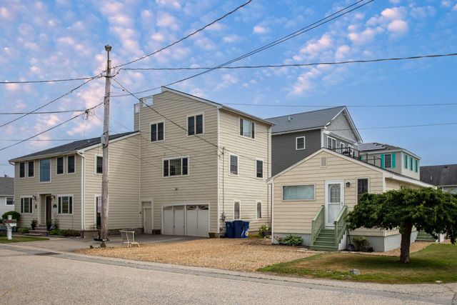 7-11 Redman Street, Hampton, NH 03842