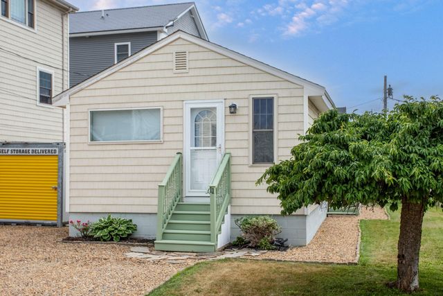 7-11 Redman Street, Hampton, NH 03842