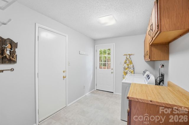8211 Mahogany Drive, Charlotte, NC 28227