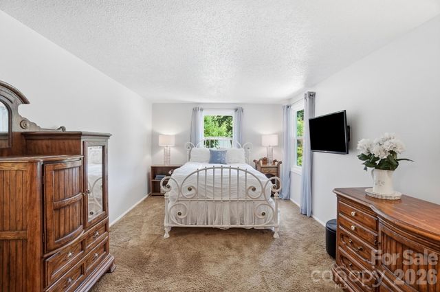 8211 Mahogany Drive, Charlotte, NC 28227