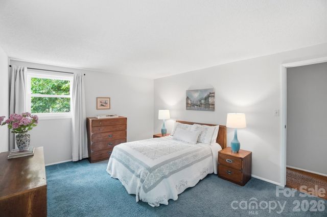8211 Mahogany Drive, Charlotte, NC 28227