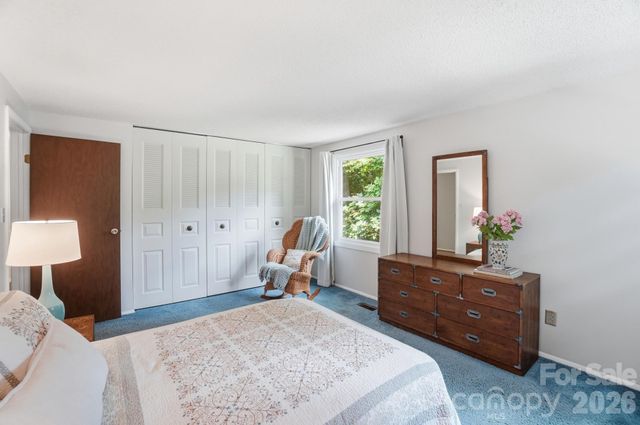 8211 Mahogany Drive, Charlotte, NC 28227
