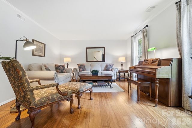 8211 Mahogany Drive, Charlotte, NC 28227