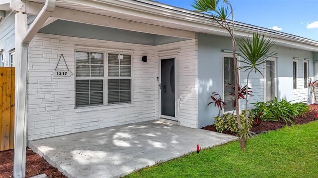 1317 S Broadway, Lantana, FL 33462