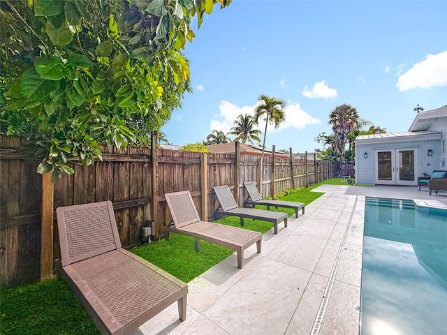 1317 S Broadway, Lantana, FL 33462