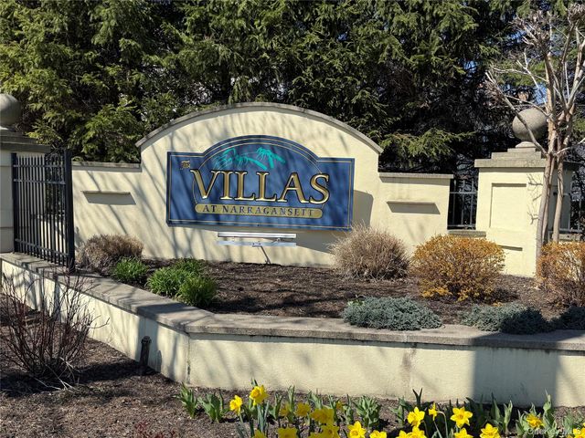 712 Narragansett Villas Drive 712, Lindenhurst, NY 11757