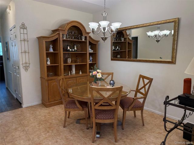 712 Narragansett Villas Drive 712, Lindenhurst, NY 11757
