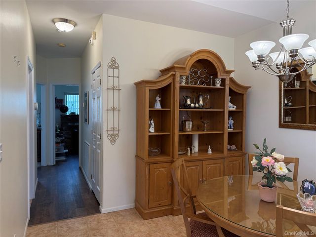 712 Narragansett Villas Drive 712, Lindenhurst, NY 11757