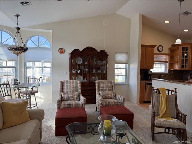 712 Narragansett Villas Drive 712, Lindenhurst, NY 11757