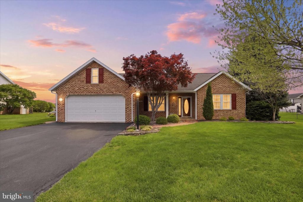 340 SUELINN DRIVE, Chambersburg, PA 17201