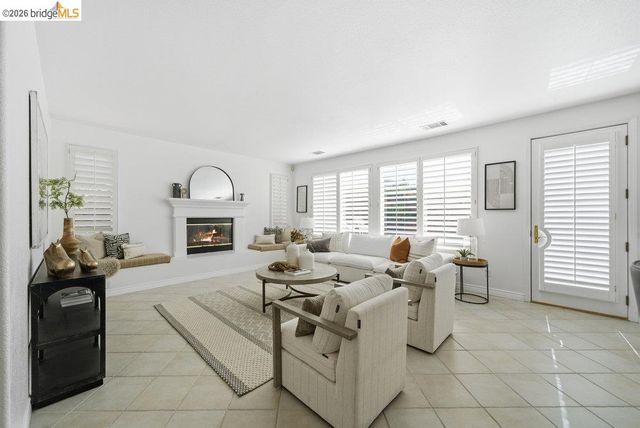5350 Fernbank Dr, Concord, CA 94521