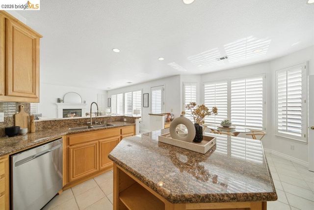 5350 Fernbank Dr, Concord, CA 94521