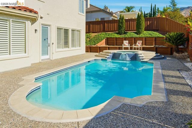 5350 Fernbank Dr, Concord, CA 94521