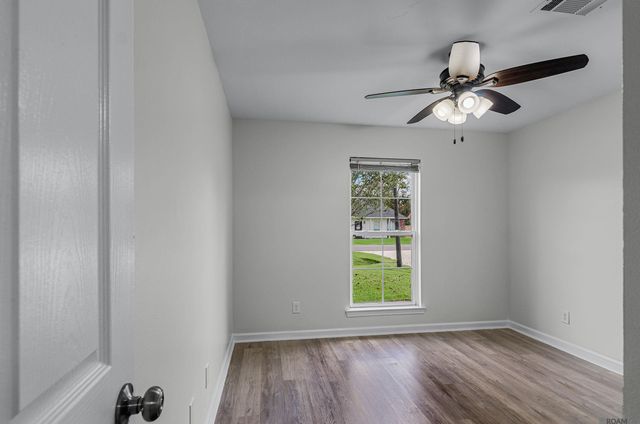14297 Whispering Oaks Dr, Gonzales, LA 70737