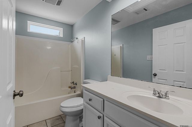 14297 Whispering Oaks Dr, Gonzales, LA 70737