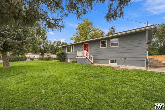 2051 Oriole Rd, Pueblo, CO 81006