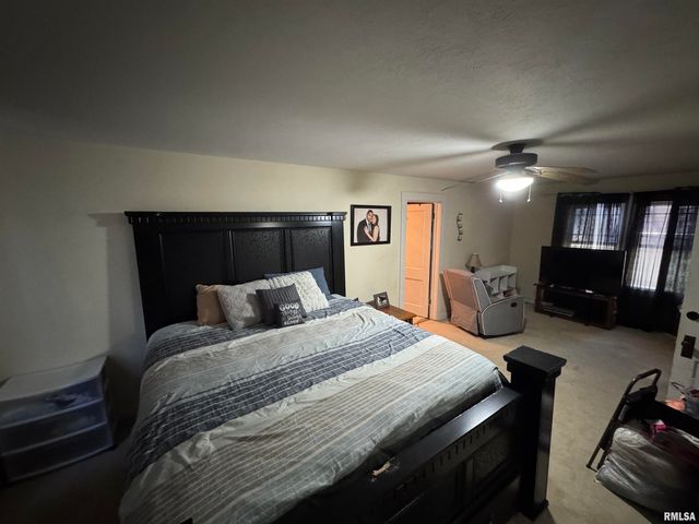 1928 W AYRES Avenue, West Peoria, IL 61604
