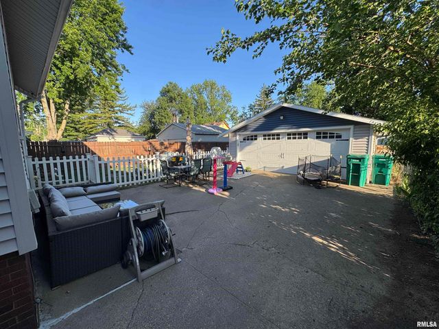 1928 W AYRES Avenue, West Peoria, IL 61604