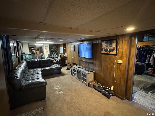 1928 W AYRES Avenue, West Peoria, IL 61604