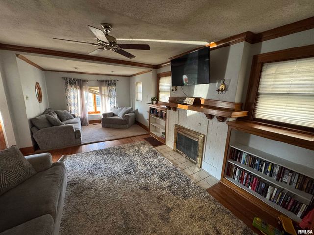 1928 W AYRES Avenue, West Peoria, IL 61604