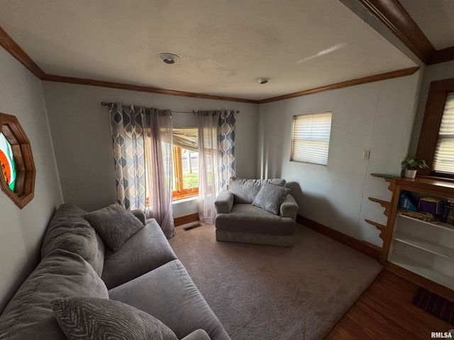 1928 W AYRES Avenue, West Peoria, IL 61604