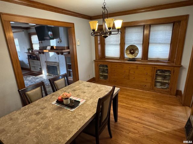 1928 W AYRES Avenue, West Peoria, IL 61604