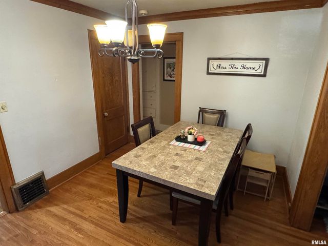 1928 W AYRES Avenue, West Peoria, IL 61604