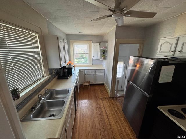1928 W AYRES Avenue, West Peoria, IL 61604