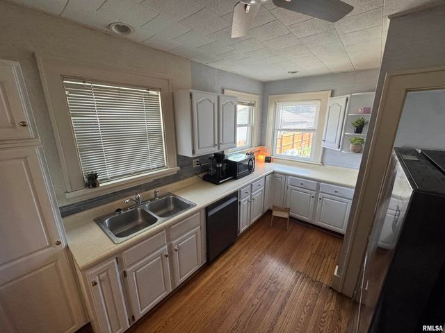 1928 W AYRES Avenue, West Peoria, IL 61604